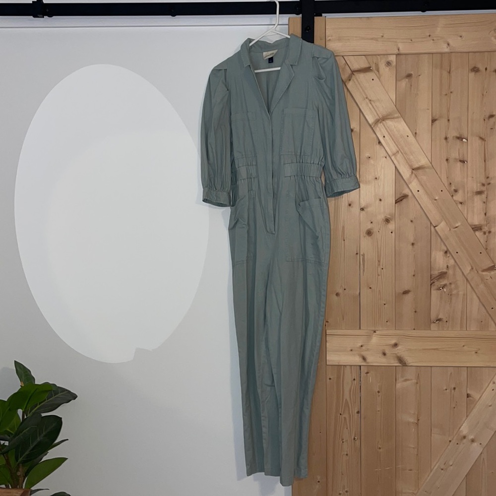 Universal thread green jumpsuit size 4 worn twice guc